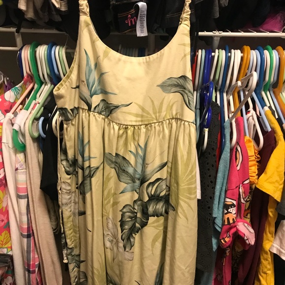 Dresses - Picture 2 of 5